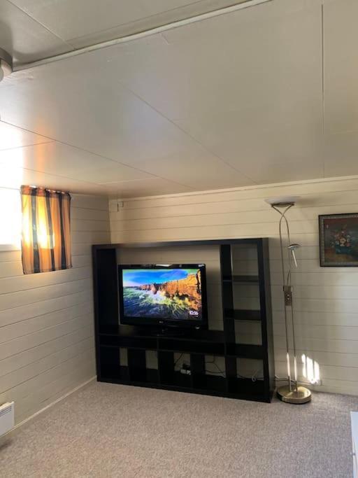 Quiet, Centrally-located Apartment, Parking Included Apartment *