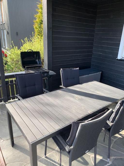 Quiet, Centrally-located Apartment, Parking Included Apartment