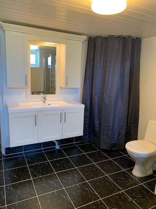 Appartement Quiet, Centrally-located Apartment, Parking Included